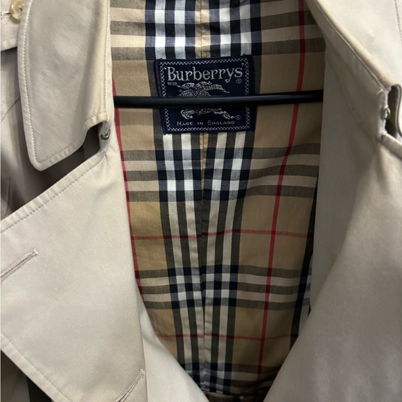 Burberry Trench - Picture 3 of 8